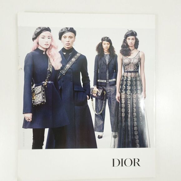 Elle Magazine August 2017 Emilia Clarke The Elleness Issue - Picture 2 of 6